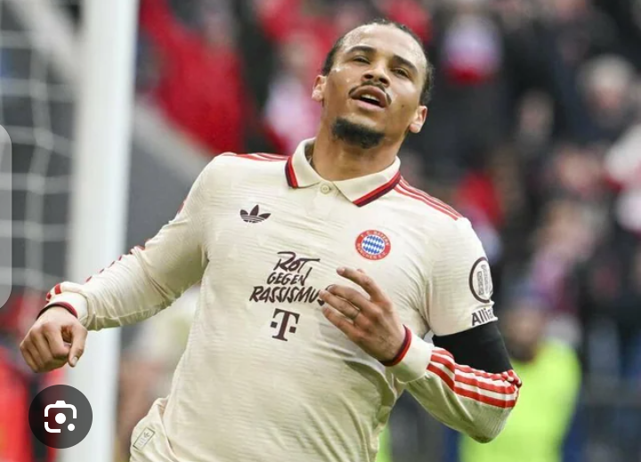 💥💣 LOYALITÄT STATT GELD-BOMBE! 💣💥 Die Fußballwelt bebt: Leroy Sané schlägt ein unglaubliches 100-MILLIONEN-PFUND-Angebot von Manchester City UND einen Mega-Deal von Villarreal aus! 😱🔥 In einer Zeit, in der Geld alles bestimmt, entscheidet sich Sané für HERZ statt Cash, für Ehre statt Luxus – und schwört Bayern München ewige Treue. Fans sind fassungslos, Rivalen sprachlos, ganz Europa im Schock. 💔⚡ Sanés Entscheidung kracht wie ein Donner: Es gibt noch Spieler, die Liebe über Bankkonten stellen!