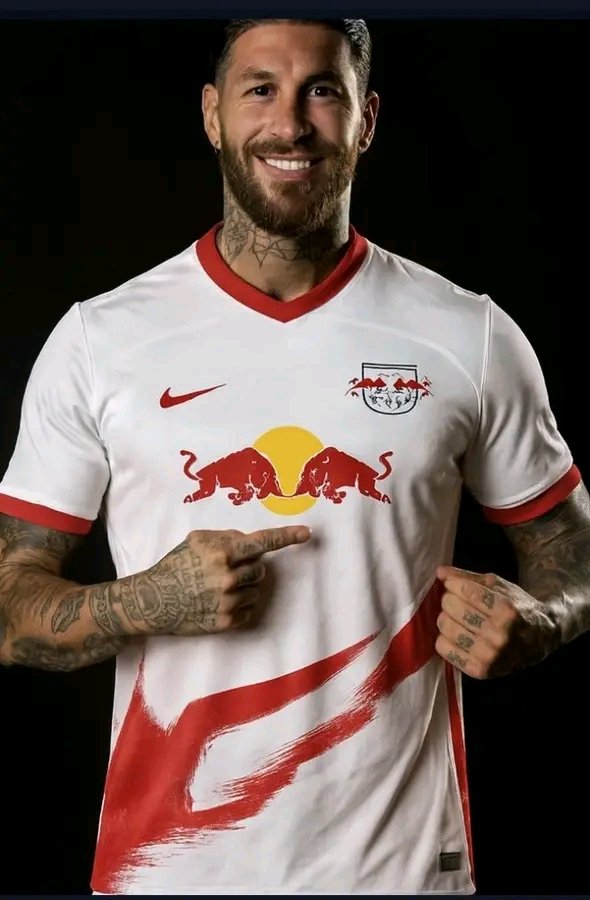 🚨 TRANSFER-BOMBSHELL IN DER BUNDESLIGA 🚨 Sergio Ramos zu RB Leipzig – und alles verändert sich 🔴⚪💥 Weltmeister, Champions-League-Legende, geborener Anführer trifft auf Tempo, Talent und grenzenlose Ambition ⚔️🔥 Erfahrung kollidiert mit Zukunft – und daraus entsteht pure Explosivität 🚀 Leipzig verpflichtet nicht nur einen Spieler, sondern sendet ein Macht-Signal an Deutschland und Europa 🧨🌍 Das ist kein Versuch. Das ist eine Ansage 😤👑