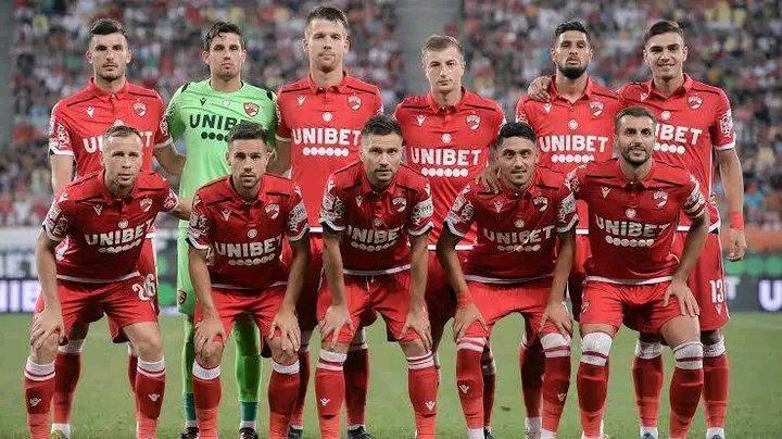 FC Dinamo București își propune o revenire spectaculoasă după una dintre cele mai profunde reconstrucții din istoria clubului. Cu o nouă strategie, stabilitate financiară și accent pe disciplină și performanță, „câinii roșii” vor să revină acolo unde le este locul, în elita fotbalului românesc. Lotul este reconfigurat, spiritul de luptă reaprins, iar suporterii speră că acest nou început va readuce gloria, respectul și ambiția care au definit mereu Dinamo. 🔴⚪