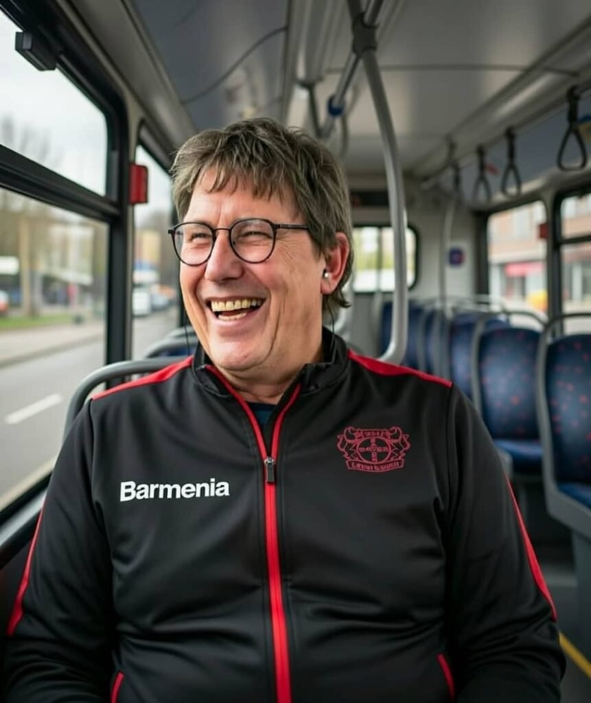 🚨🔥 MEGA-SCHOCK BEI BAYER LEVERKUSEN! Fußball-Deutschland steht Kopf, denn Vereinsikone Rüdiger Vollborn setzt ein sensationelles 200-Millionen-Dollar-Ausrufezeichen! Zwei futuristische Luxus-Mannschaftsbusse rollen an – vollgepackt mit modernster Technologie, Elite-Komfort und purem Champions-League-Swag ❤️🚌💥. Das ist kein Transportmittel, das ist eine Kampfansage an Europas Elite. Fans sind fassungslos, Rivalen werden nervös, und Leverkusen sendet eine glasklare Botschaft an die Welt: Wir sind da, wir meinen es ernst – und es gibt kein Zurück mehr.