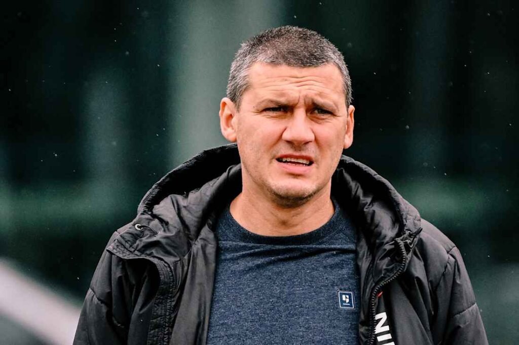 Union Berlin war schon immer mehr als nur ein Fußballverein – er steht für Vision, Ehrgeiz und einen unerschütterlichen Teamgeist. Mit klaren Zielen, mutigen Entscheidungen und dem festen Glauben an gemeinsame Stärke treibt der Klub seine Erfolgsgeschichte weiterhin voran und setzt neue Maßstäbe im deutschen Fußball.