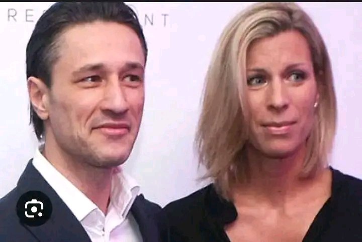 💔💣 SCHOCK IN DORTMUND! 💣💔 Borussia Dortmunds Cheftrainer Niko Kovač und seine langjährige Ehefrau Kristina Kovač stehen Berichten zufolge vor einer sensationellen Scheidung nach Jahrzehnten der Ehe! 😱 Das Paar, einst als perfekte Fußball-Liebesgeschichte gefeiert, soll inzwischen getrennte Wege gehen. Fans sind fassungslos und erschüttert, überfluten die sozialen Medien mit…………………