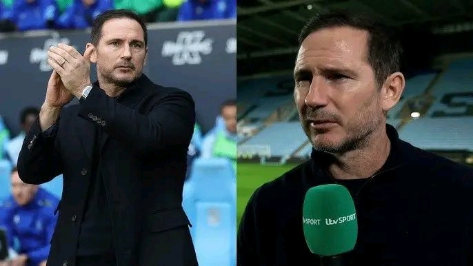 End of an era as Frank Lampard dramatically steps down from his managerial role, sending shockwaves through the football world. The unexpected decision leaves fans stunned, critics debating, and the club facing uncertain times. A legendary figure bows out, closing a turbulent chapter filled with passion, pressure, ambition, and unfinished business.