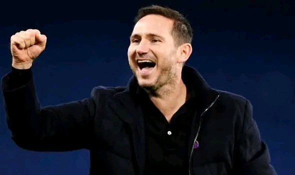 Frank Lampard stuns football world! The Coventry City favorite manager rejects all Saudi-Pro League advances, declaring unwavering loyalty to the Sky Blues. In a bold BBC interview, Lampard vows to stay, praising the team’s chemistry and fans’ support. He pledges to lead Coventry City to unprecedented glory, crushing all rumors of departure. A true loyalty shocker!