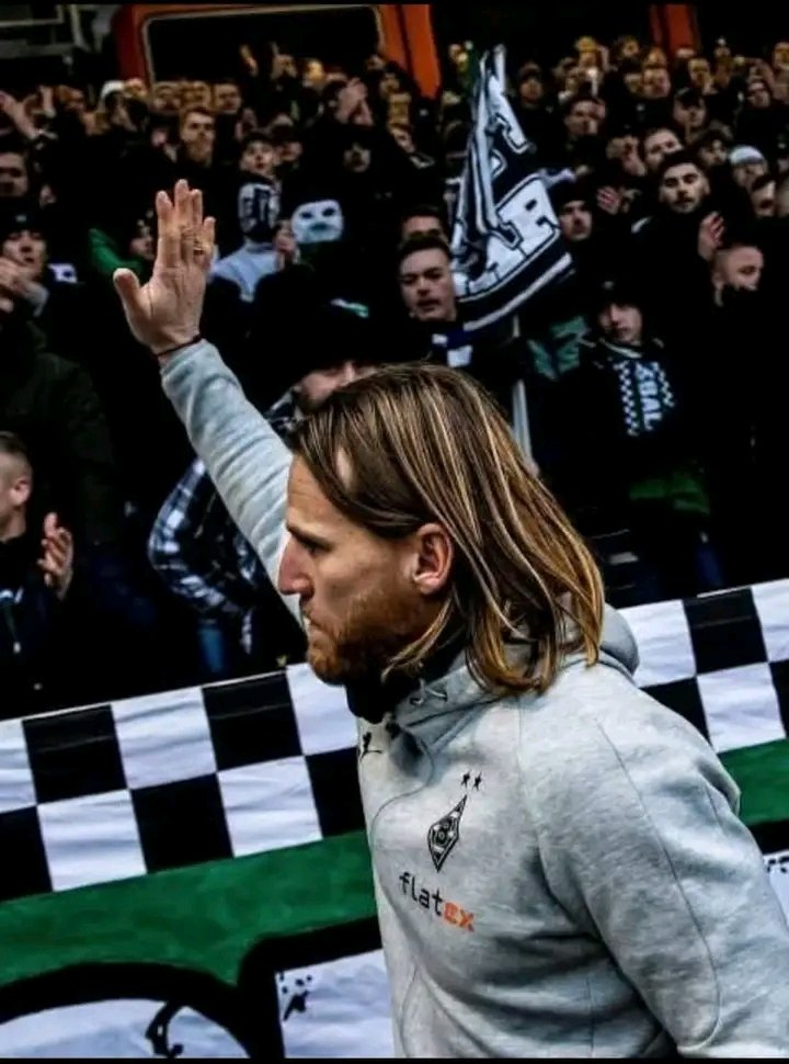 🚨💥 Trainer-Beben bei Borussia Mönchengladbach! Der Klub schockt Fans mit der plötzlichen Entlassung von Chefcoach Eugen Polanski – ohne jede Vorwarnung! 😱⚡ Hinter den Kulissen soll es heftig gekracht haben. Kabinen-Gerüchte, Führungschaos und Zukunftsangst machen die Runde. War es ein geheimer Machtkampf? 🔥 Die Fohlen stehen vor einem radikalen Umbruch – und keiner weiß, was als Nächstes explodiert! 💣