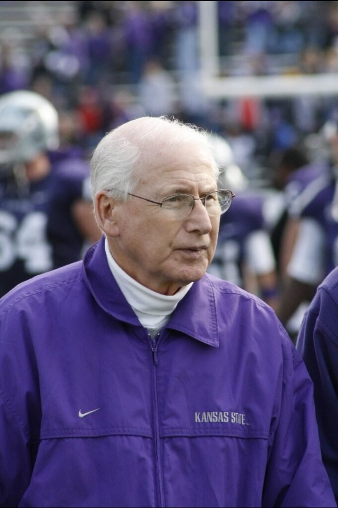 Bill Snyder Donates Two Luxury Buses to Kansas State Football