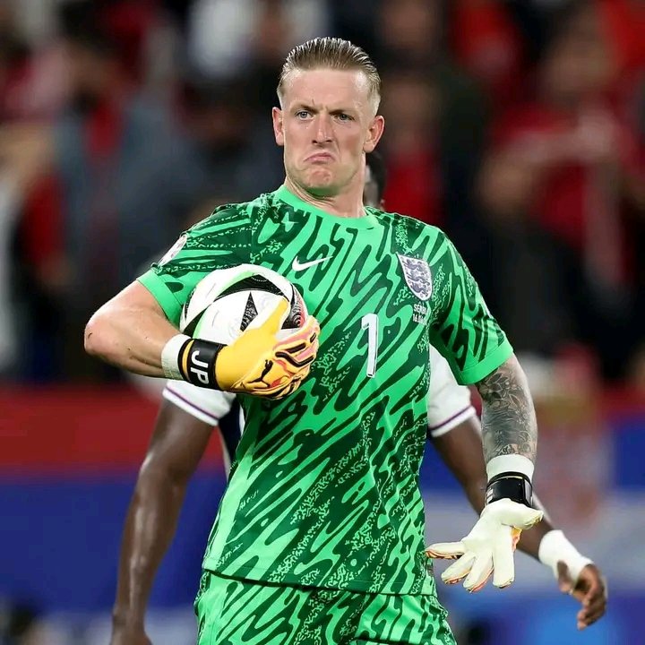 Shockwaves hit Everton F.C. as Jordan Pickford delivered a stunning announcement that left manager David Moyes visibly speechless. Fans were caught off guard as the revelation hinted at a major turning point for both player and club. Speculation is already running wild about what this means for Everton’s future, with emotions high and uncertainty growing around the dressing room and upcoming season.