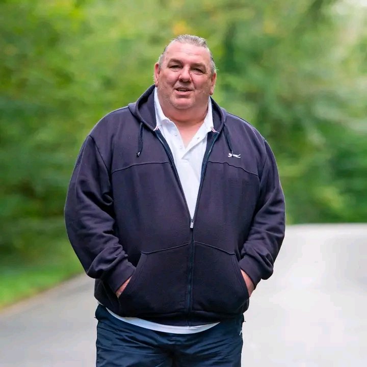 Electric scenes erupt at Everton F.C. as legendary goalkeeper Neville Southall makes a sensational return, stepping into a powerful senior coaching role. Players are reportedly “electrified” by his presence, with belief surging across the squad. Southall boldly declares his mission—to restore pride, rebuild dominance, and drive Everton back to glory. Fans are stunned as a new era begins, filled with passion, ambition, and sky-high expectations.