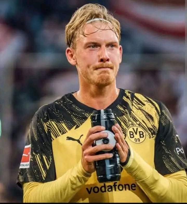 💔 SCHOCK IN DORTMUND! Superstar Julian Brandt droht eine Sperre von FÜNF JAHREN, nachdem brisante Ermittlungen zeigen, dass er angeblich vertrauliche Teamgespräche vor einem wichtigen Spiel geleakt hat! Fans sind fassungslos, die Kabine erschüttert und das Vertrauen zerstört. Was geschah wirklich hinter verschlossenen Türen? Diese Bombe könnte alles für Dortmund für immer verändern!