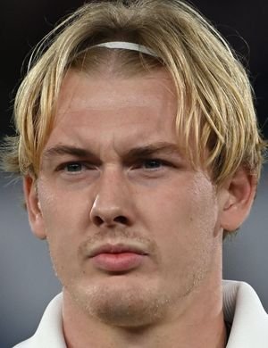 🚨💔 SCHOCKIERENDER BERICHT: BVB-Star Julian Brandt kämpft mit familiären Problemen 🟡⚫ Borussia Dortmunds Mittelfeld-Magier Julian Brandt hat eine emotionale Botschaft gesendet, die die gesamte Gemeinschaft von Borussia Dortmund erschüttert hat. Hinter dem Glanz des Fußballs kämpft Brandt Berichten zufolge mit ernsten familiären Problemen, die schwer auf seinem Herzen lasten. Der kreative Motor des BVB bittet nun die „Gelbe Wand“ um Kraft, Gebete und Unterstützung, während er eine der schwierigsten Phasen seines Lebens durchsteht. 🐝💔
