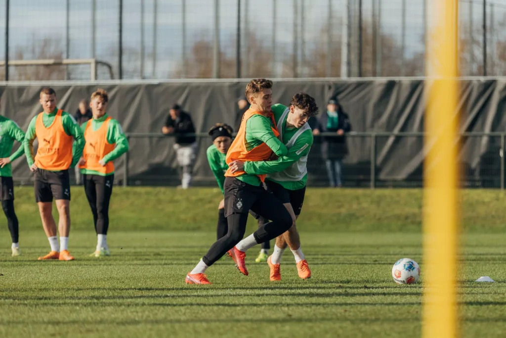 🔥 Trainingsplatz-Eklat! Mönchengladbach-Stars nach heftigem Streit voneinander getrennt
