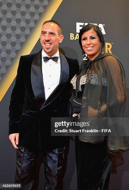 MÜNCHEN — In einer kraftvollen Welle der Solidarität und des Respekts hat sich die gesamte Fußballwelt hinter den