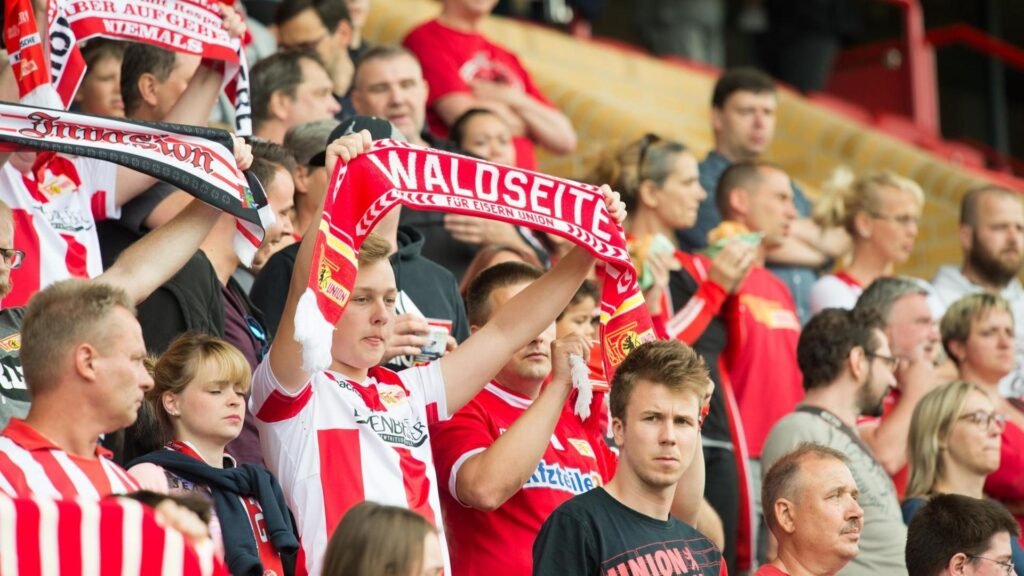 Ein atemberaubender Moment der Fans von 1. FC Union Berlin ist in den sozialen Medien explodiert. Ein ge
