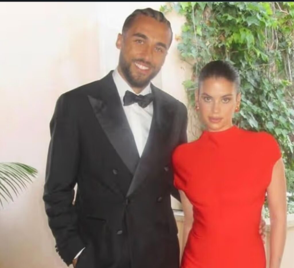 BREAKING NEWS: Fans have come together to show their love and support for Dominic Calvert-Lewin, the striker of Leeds United, following concerning recent news that has sparked widespread discussion among supporters.