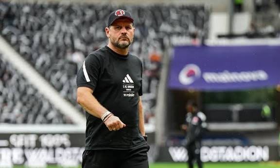 Union Berlin im Aufruhr Mitternächtliche Krisengespräche erschüttern den Verein Trainer konfrontiert Spieler nach enttäuschendem Ergebnis Training plötzlich für Medien geschlossen Fans fordern dringend Antworten Schweigen aus der Vereinsführung In Berlin braut sich etwas Ernstes zusammen