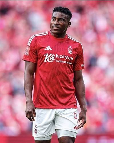🚨 SHOCKING BOMBSHELL: Nottingham Forest hero Taiwo Awoniyi battled back from the brink after a horrifying goalpost collision caused ruptured intestines, emergency surgery, and induced coma in March 2026—nearly fatal! The Nigerian powerhouse, once fighting for life, has defied odds, scoring vital goals and penning a new deal to 2028. Family stood strong through the nightmare—now the Reds’ talisman roars on. Warrior spirit unbreakable! 🔥