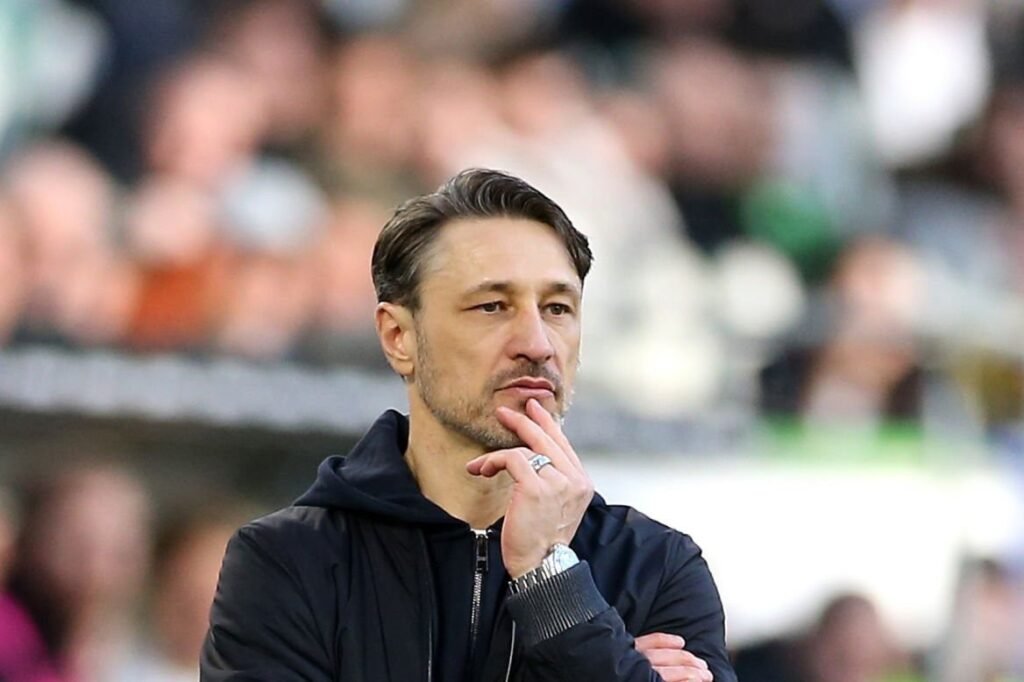 Panik rund um Dortmund Notfalltreffen innerhalb des Vereins einberufen Führungsspieler sollen verärgert reagiert haben Spannungen explodieren während des Trainings Trainerstab versucht die Situation zu beruhigen Fans überfluten soziale Medien mit Fragen Was passiert wirklich bei ?