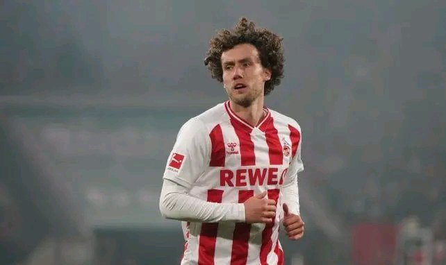 🚨 Kaderumbruch beim 1. FC Köln: Fünf Spieler stehen vor Abschied – prominente Namen und Vertragsentscheidungen prägen den Sommer Beim 1. FC Köln bahnt sich ein signifikanter Sommerumbruch an. Neben dem Karriereende von Florian Kainz (33) könnten mindestens fünf weitere Profis den Klub verlassen. Stürmer Luca Waldschmidt (29) und Mittelfeldspieler Eric Martel (23) streben selbst einen Wechsel an, während die Verträge von Innenverteidigern Luca Kilian (26) und Dominique Heintz (32) nicht verlängert werden sollen. Denis Huseinbasic (24) gilt als weiterer Kandidat für eine Trennung, sollte seine Formkurve nicht deutlich steigen.