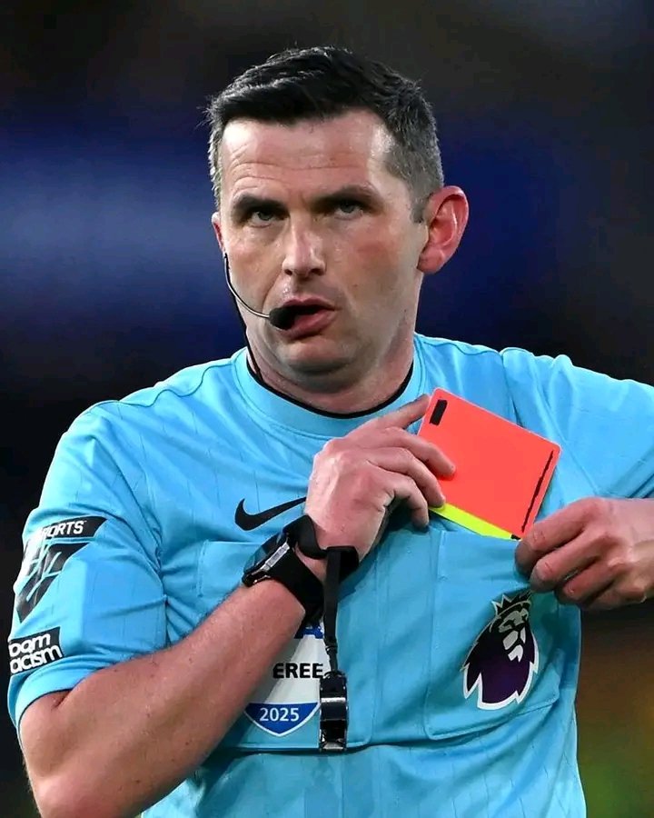 💥🚨 SHOCKING! Referee Michael Oliver is officially banned from officiating any match until further notice 😱 Fans and pundits stunned, demanding answers as football world reels from the unprecedented decision! ⚡⚽