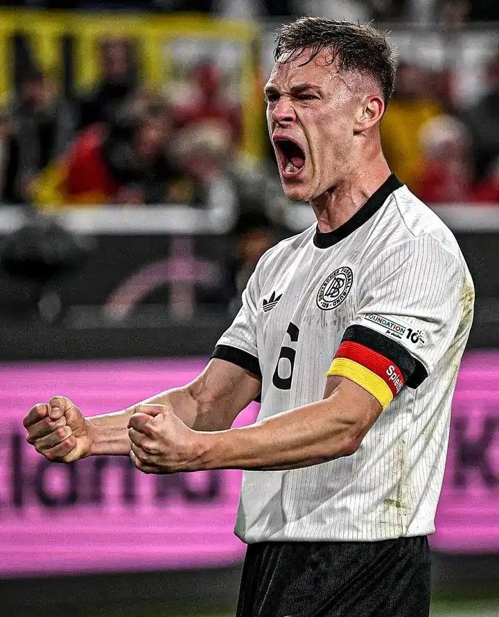 Joshua Kimmich ist die Antriebsmaschine im Mittelfeld des FC Bayern und Vizekapitän Deutschlands. Bekannt für seinen unermüdlichen Einsatz, präzise Pässe und taktische Intelligenz, spielt er Rechtsverteidiger oder im Mittelfeld. Seit seinen Stuttgarter Tagen eine Führungskraft, vereint der „Messi aus der Schwäbischen Alb“ Kampfgeist mit Technik. Ein Schlüsselspieler für Verein und Nationalteam mit Blick auf die WM 2026.