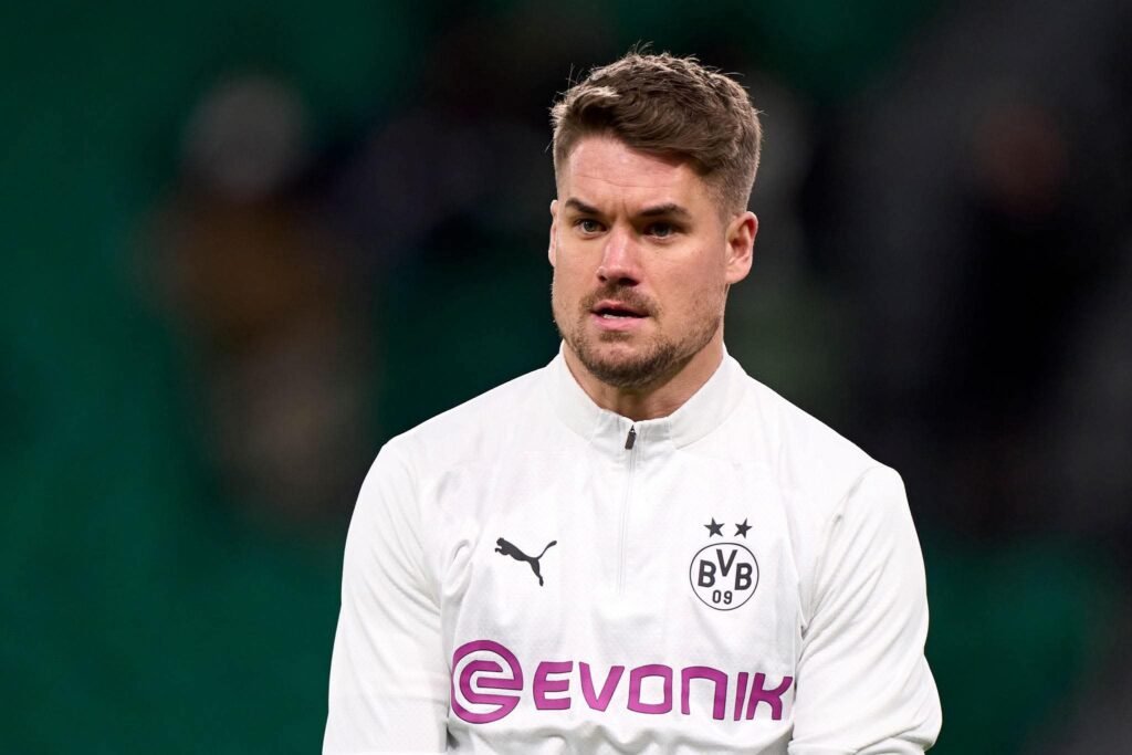 SCHOCKIERENDE NACHRICHTEN: Borussia Dortmund-Torwart Alexander Meyer wegen Affäre mit R… Mehr anzeigen