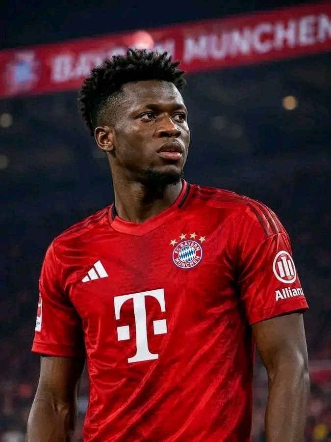 Bayern München nimmt Edmond Tapsoba offenbar ins Visier! 👀 Der Leverkusen-Abwehrchef könnte schon bald zum heißesten Transferziel der Bayern werden. Kommt jetzt der spektakuläre Bundesliga-Hammer? Alle Details und die neuesten Gerüchte unten! 👇🔥